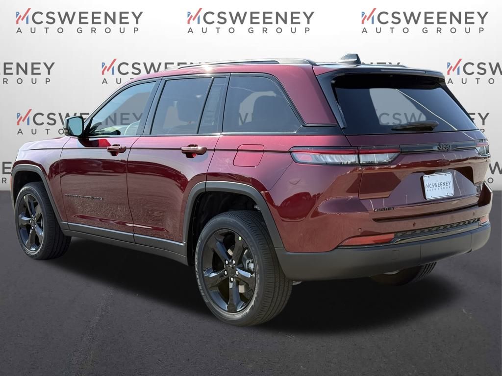 2025 Jeep Grand Cherokee Altitude photo 3