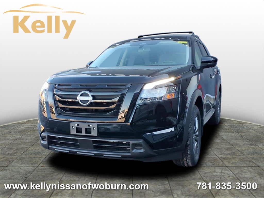 2025 Nissan Pathfinder SV's photo