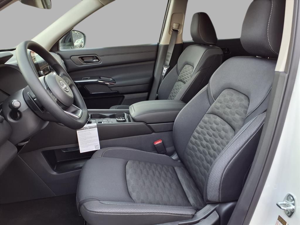 2025 Nissan Pathfinder S photo 2