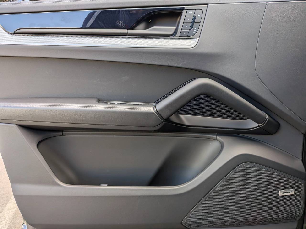 2025 Porsche Cayenne Coupe Base photo 13