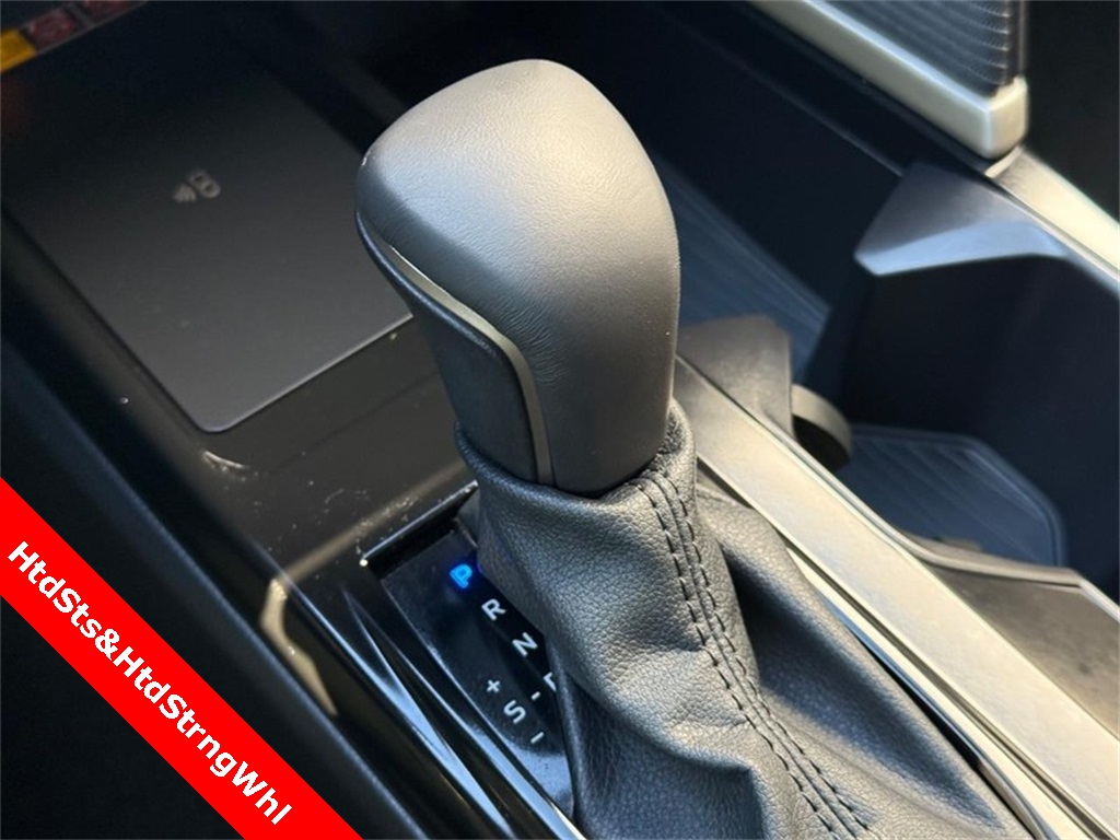2025 Toyota Camry SE photo 23