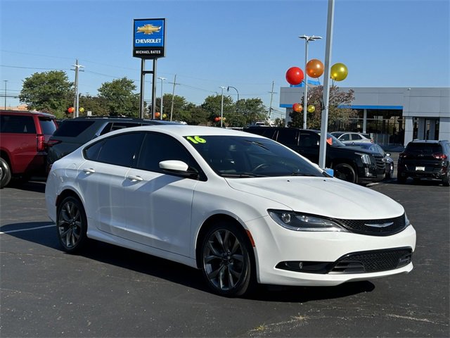 2016 Chrysler 200 S photo 3