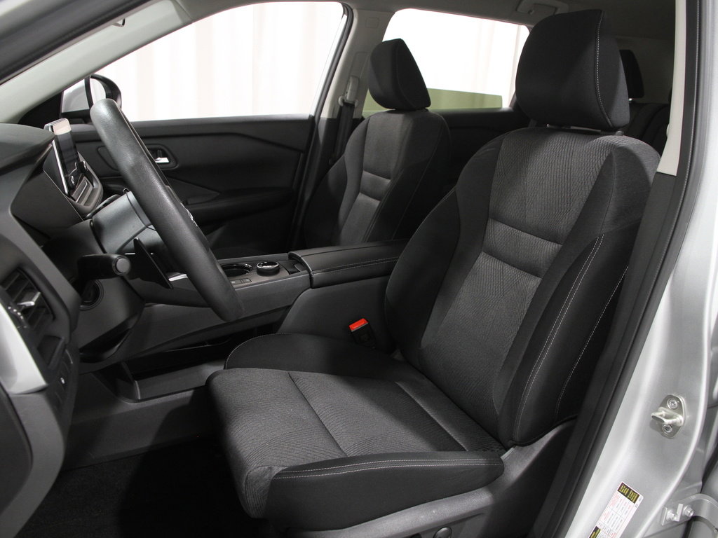 2024 Nissan Rogue SV photo 4