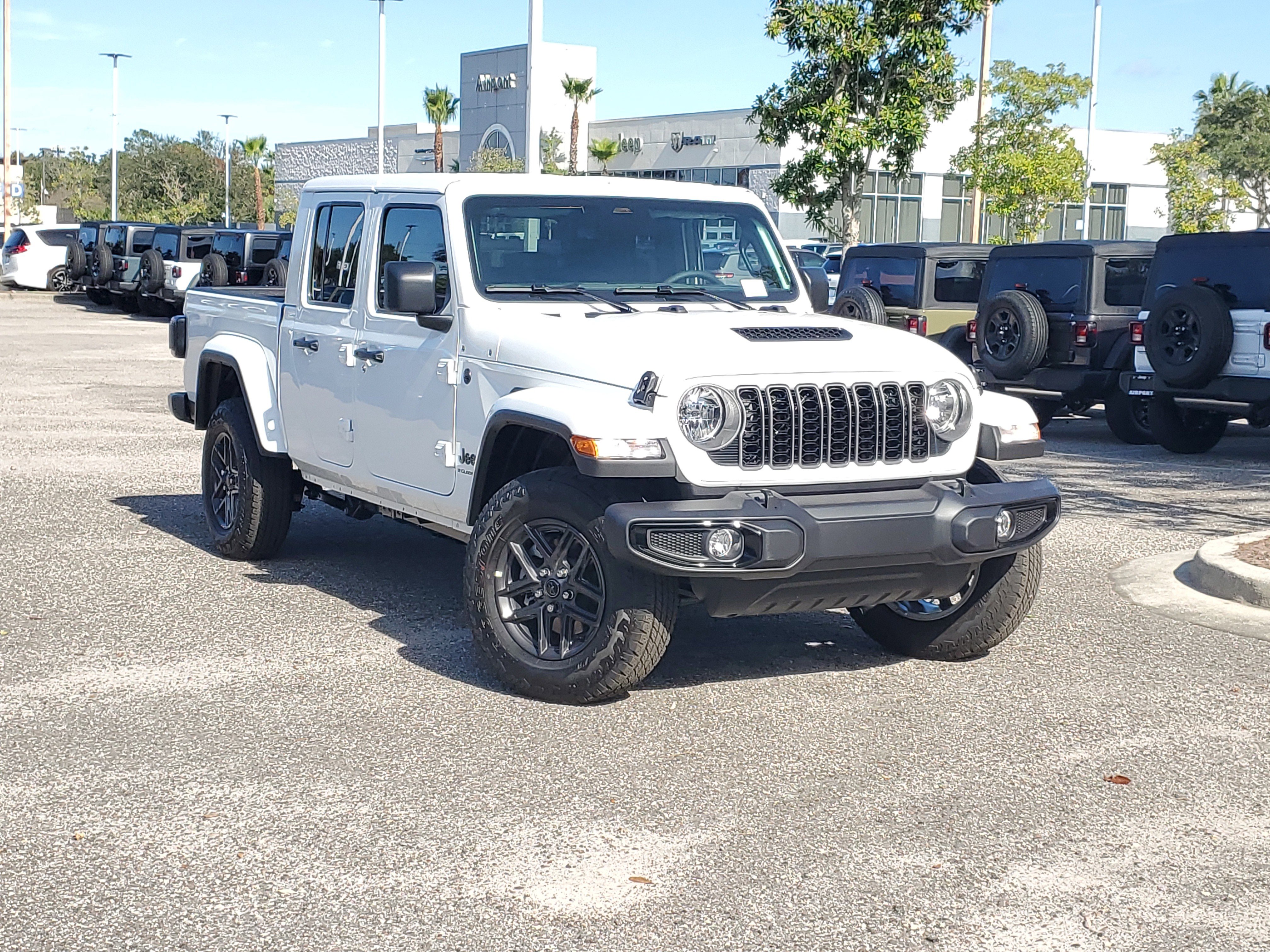 2026 Jeep Gladiator Sport S's photo
