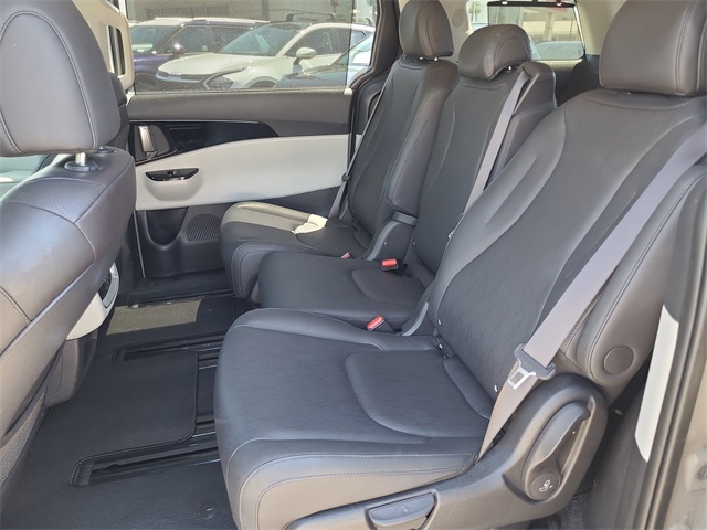 2024 Kia Carnival EX photo 11