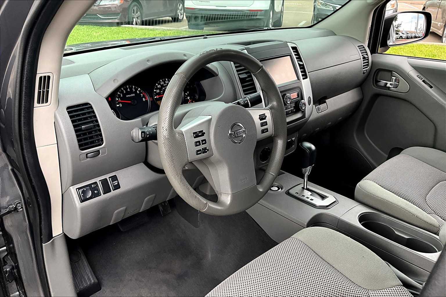 2020 Nissan Frontier SV Crew Cab photo 14