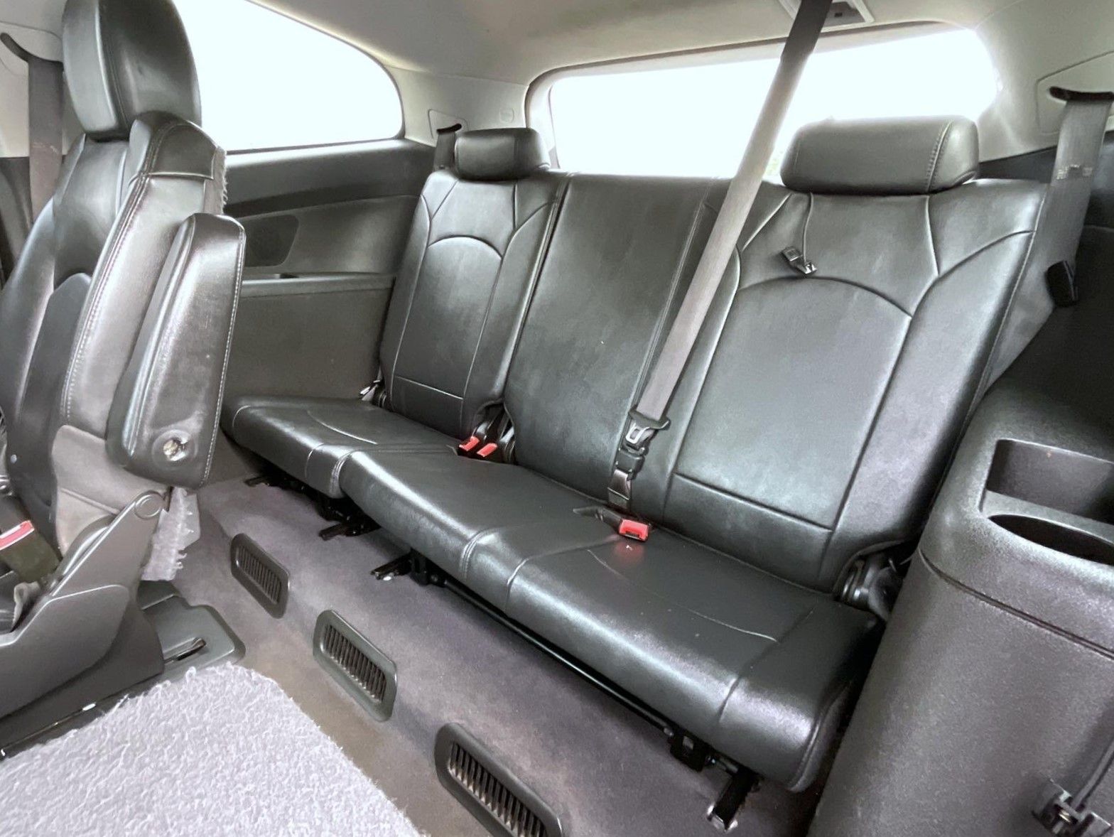 2011 Chevrolet Traverse 2LT photo 18