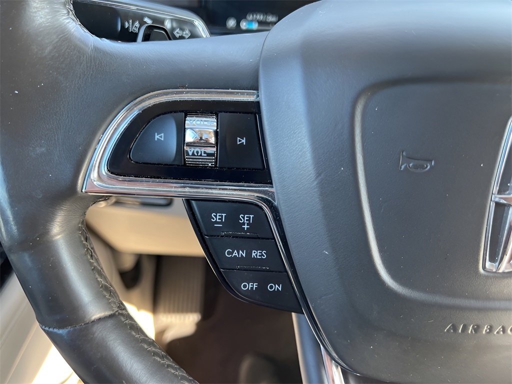 2021 Lincoln Navigator Standard photo 21