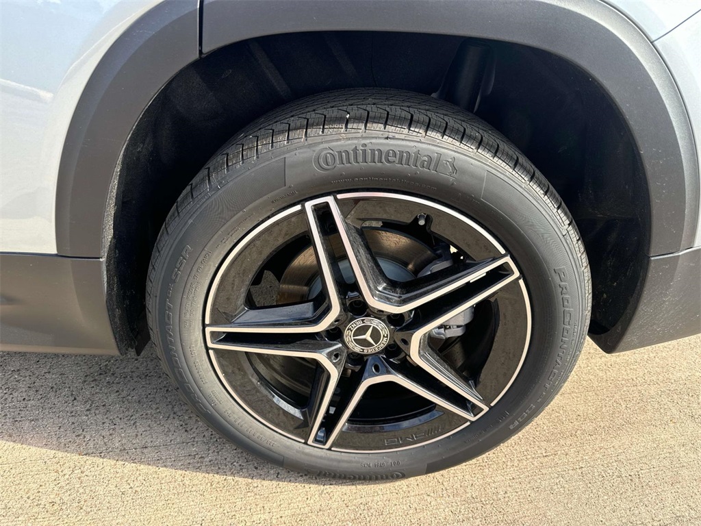 2025 Mercedes Benz GLB 250 photo 2