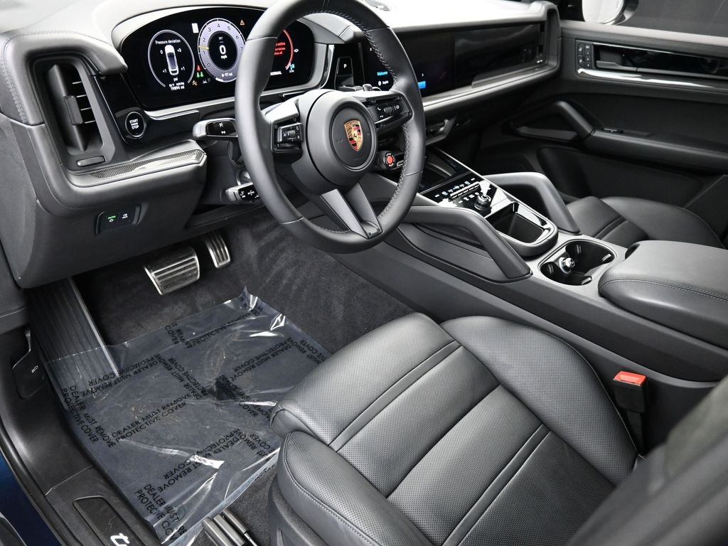 2024 Porsche Cayenne Coupe Turbo GT photo 3