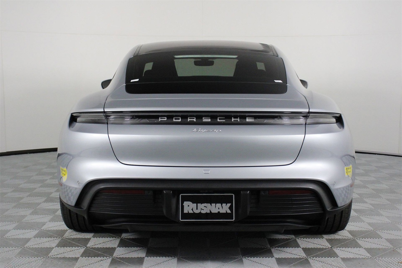 2022 Porsche Taycan photo 6