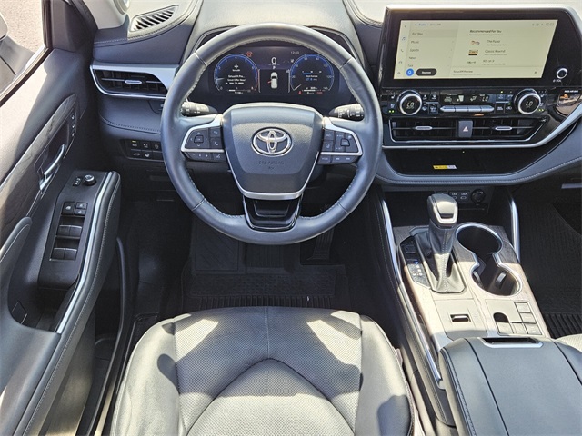 2023 Toyota Highlander Platinum photo 13