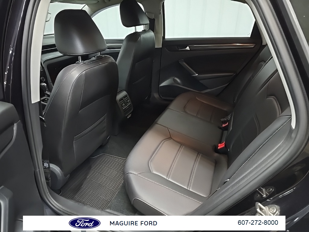 2020 Volkswagen Passat 2.0T R-Line photo 29