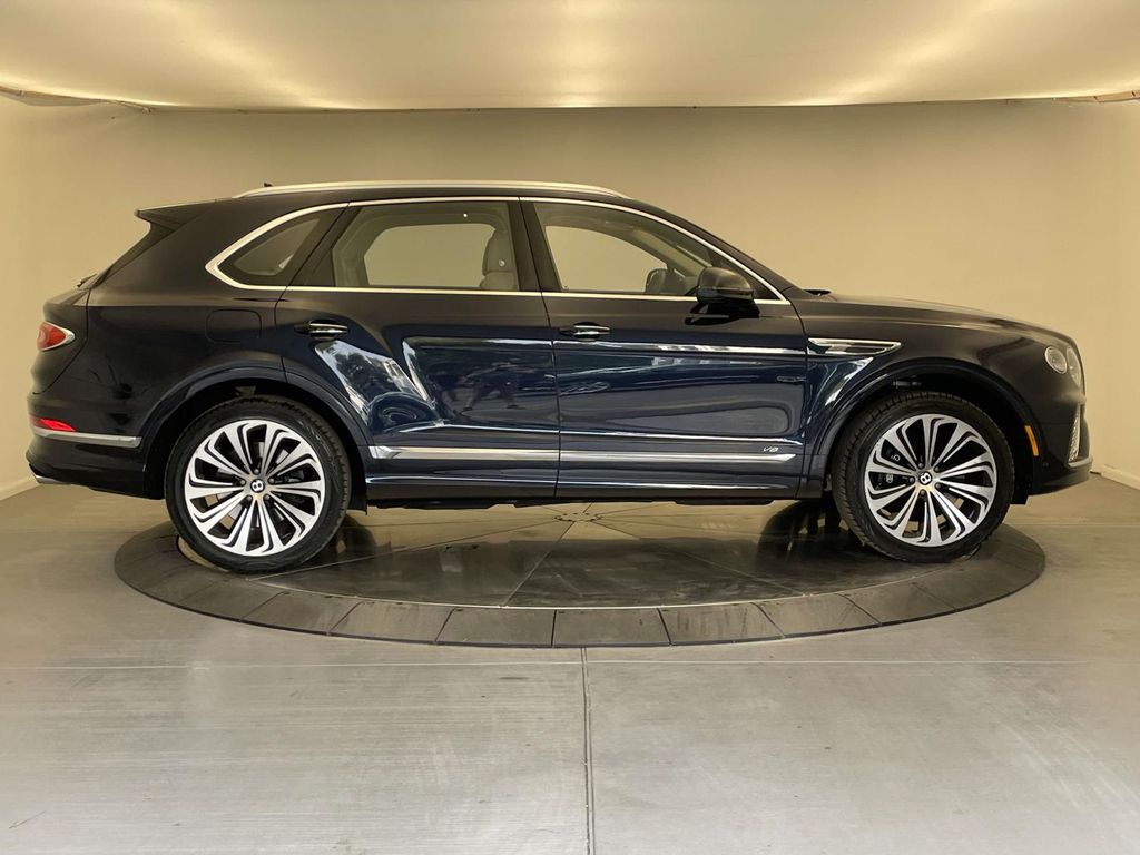2022 Bentley Bentayga V8 photo 8
