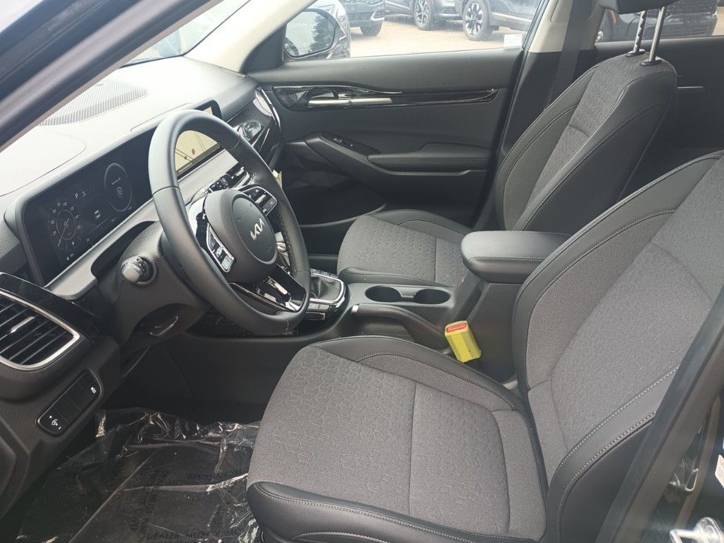 2024 Kia Seltos X-Line photo 6