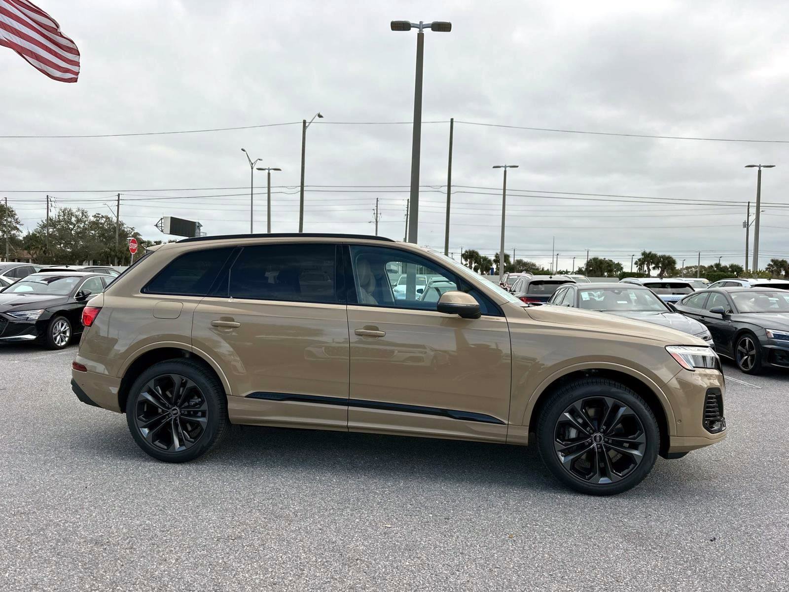 2025 Audi Q7 55 Premium Plus photo 3