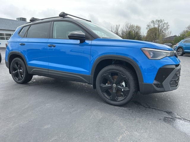 2025 Volkswagen Taos SE photo 4