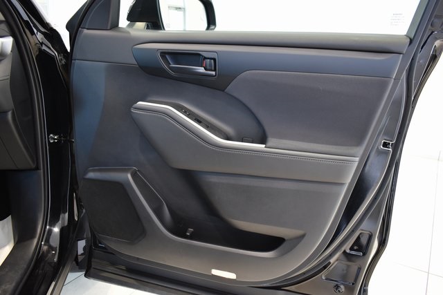 2024 Toyota Highlander LE photo 11