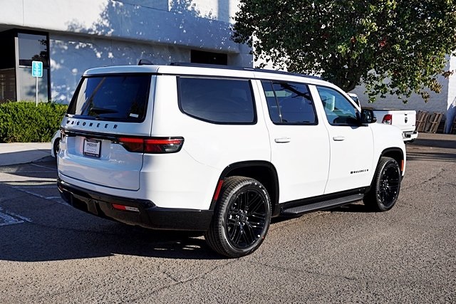 New 2025 Bright White Clear-Coat Exterior Paint Jeep Series II image 10