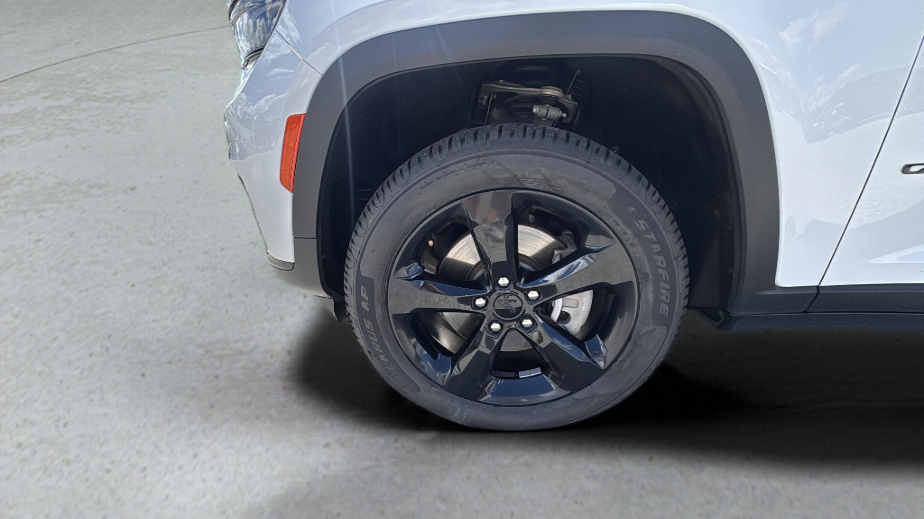 2023 Jeep Grand Cherokee Altitude photo 17