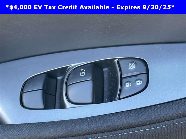 2023 Nissan Leaf S photo 23