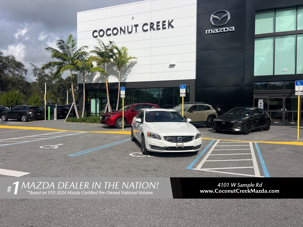 2015 Volvo V60 Platinum's photo