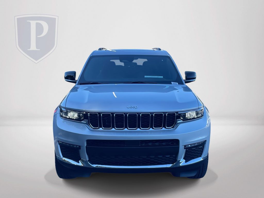 2025 Jeep Grand Cherokee Limited photo 2