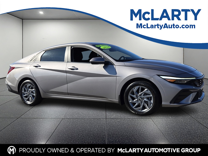 2024 Hyundai Elantra SEL's photo