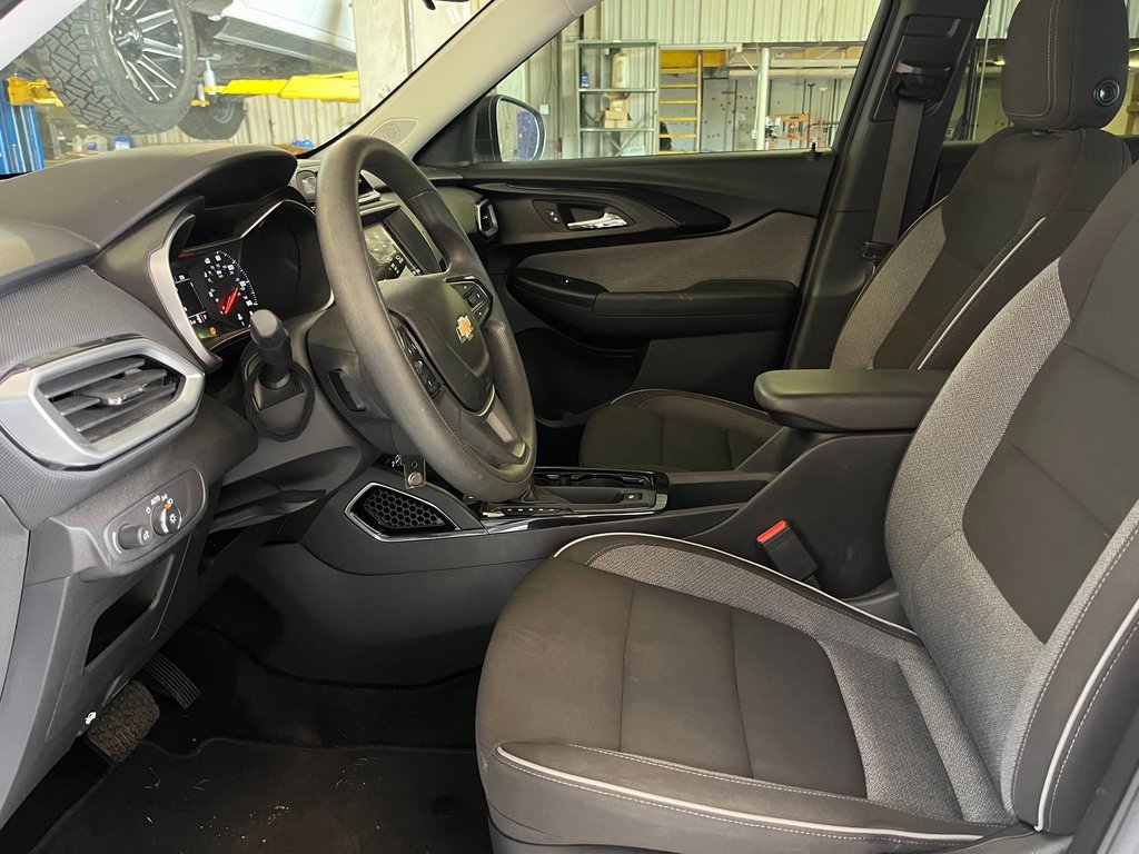 2022 Chevrolet Trailblazer LS photo 9