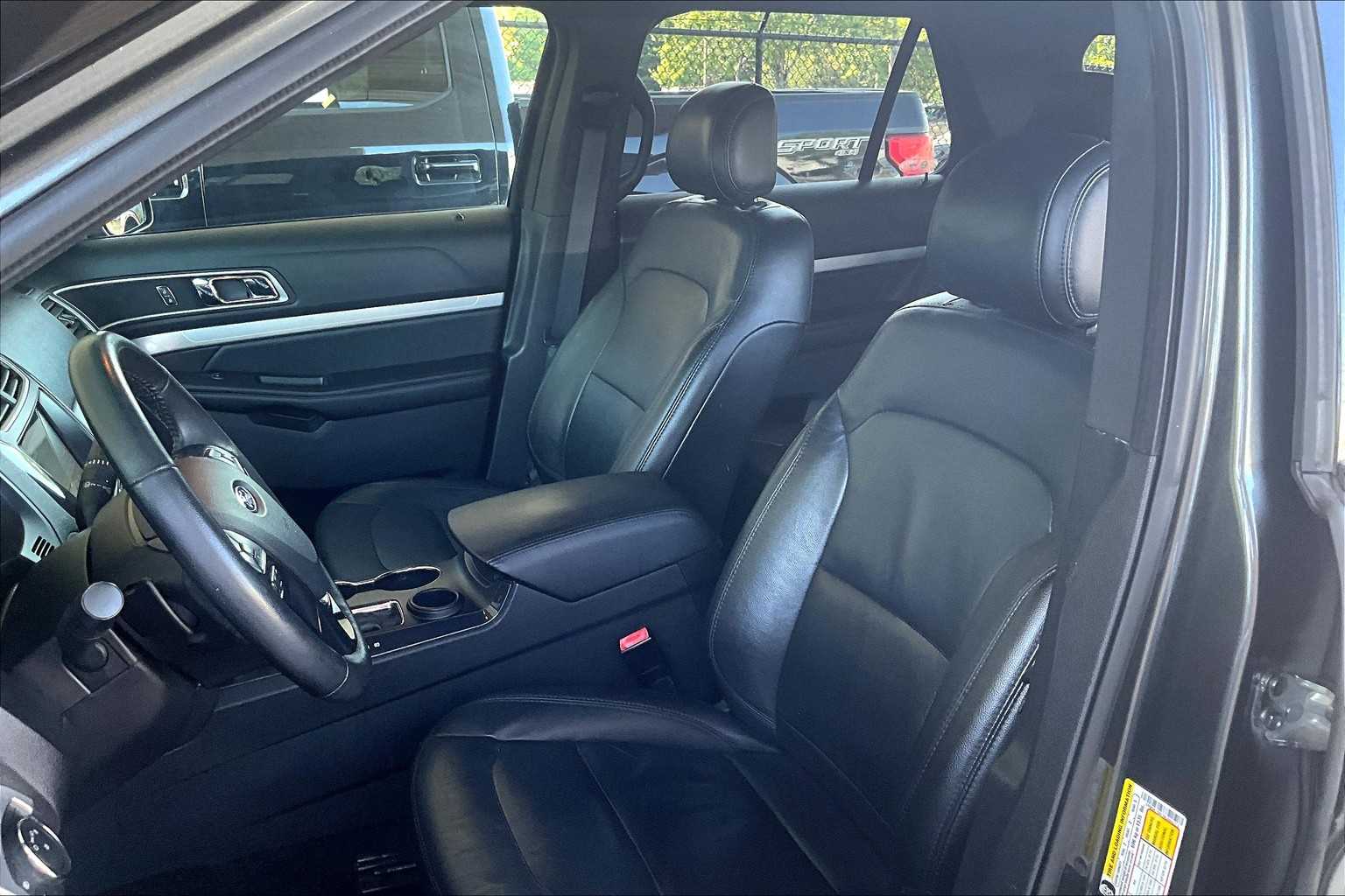 2017 Ford Explorer XLT photo 7