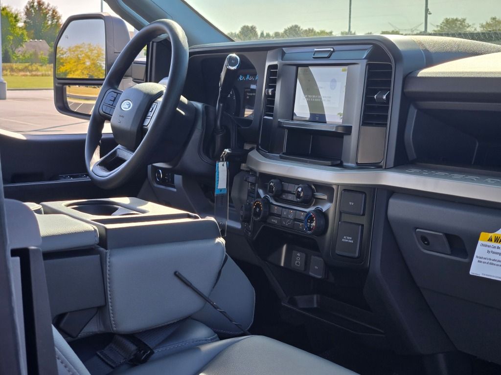 2025 Ford F-250 XL photo 6