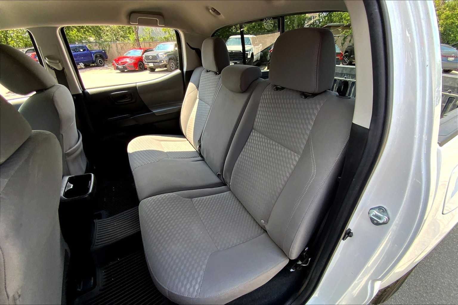 2023 Toyota Tacoma SR 4x4 photo 18