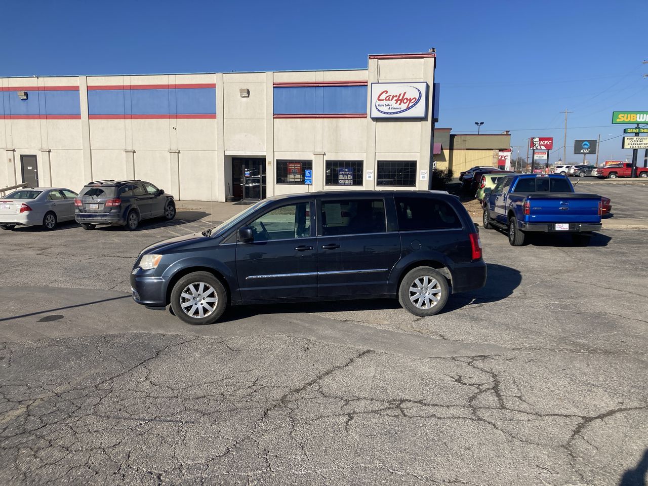 2014 Chrysler Town & Country Touring's photo