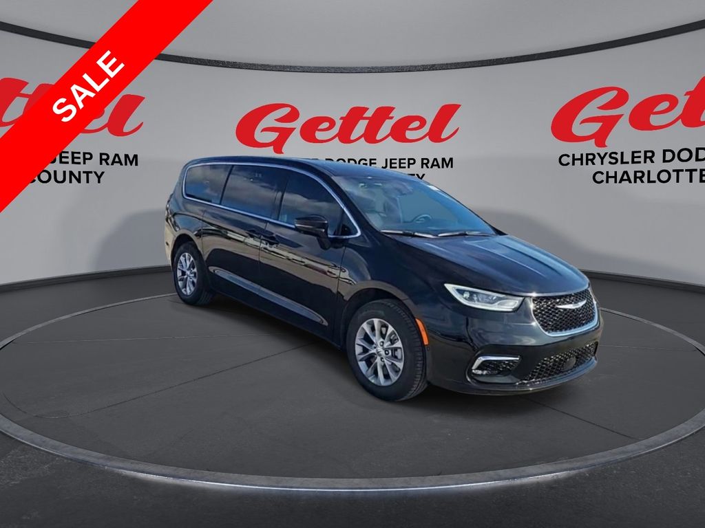 2025 Chrysler Pacifica photo 2