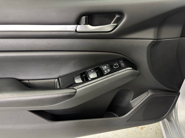 2023 Nissan Altima 2.5 SV photo 9