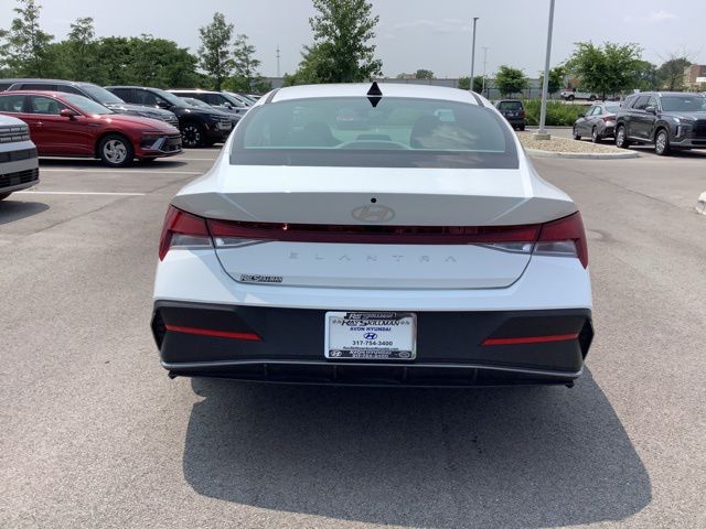 2024 Hyundai Elantra SE photo 7
