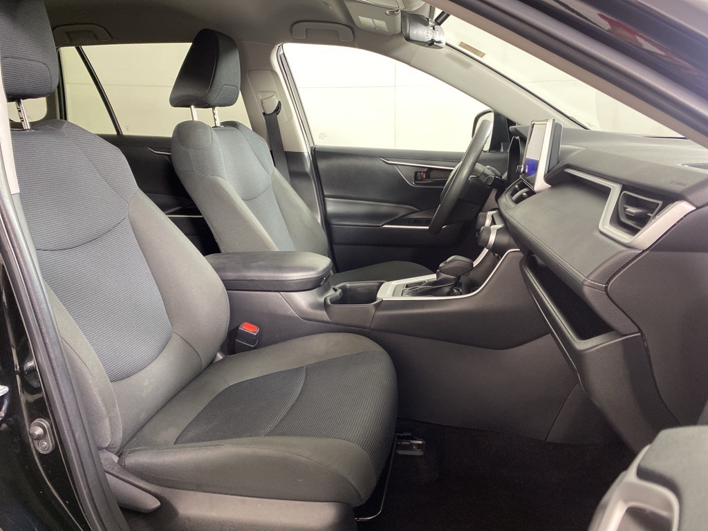 2023 Toyota RAV4 LE photo 16