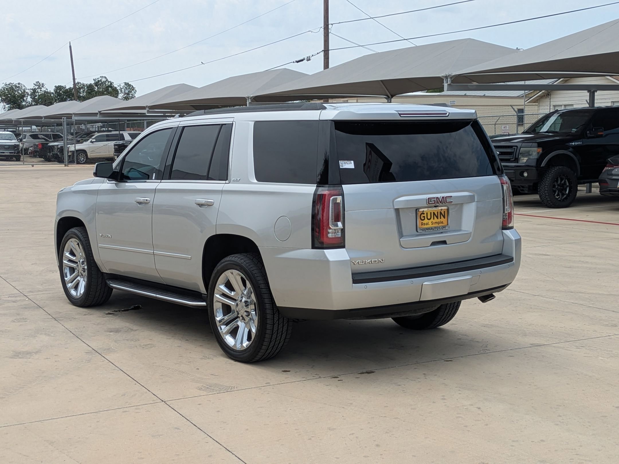 2019 Gmc Yukon SLT photo 4