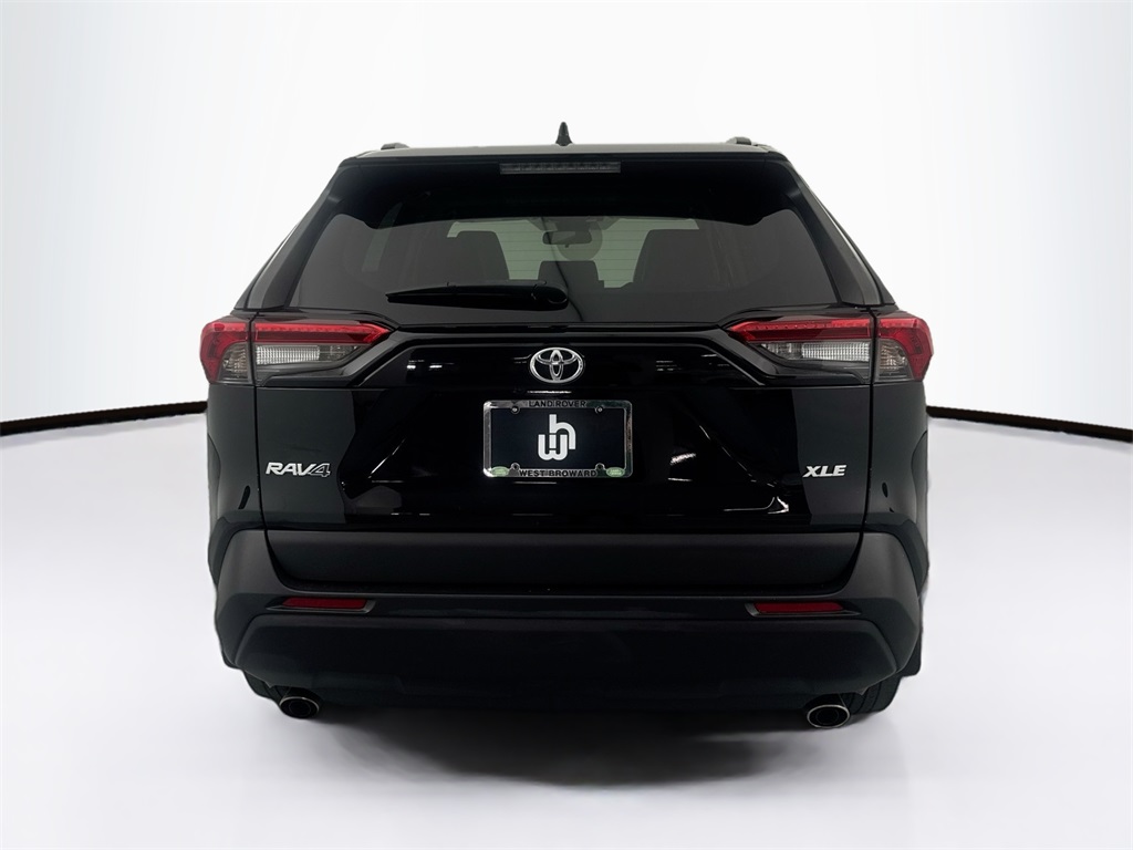 2021 Toyota RAV4 XLE Premium photo 3
