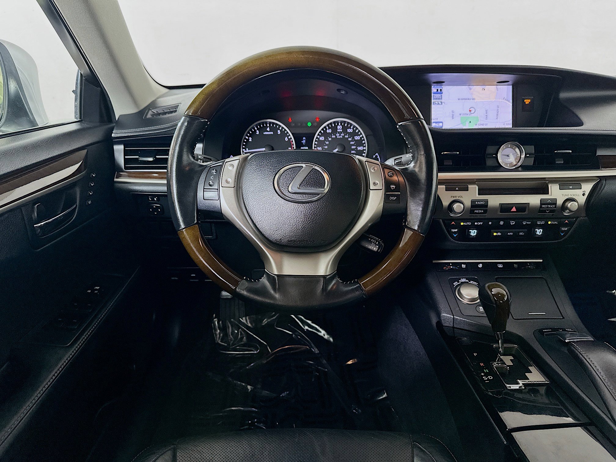 2014 Lexus ES 350 photo 21