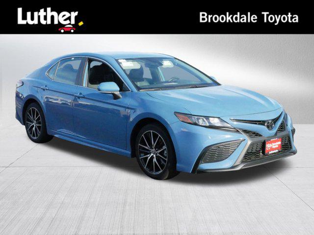 2024 Toyota Camry SE's photo