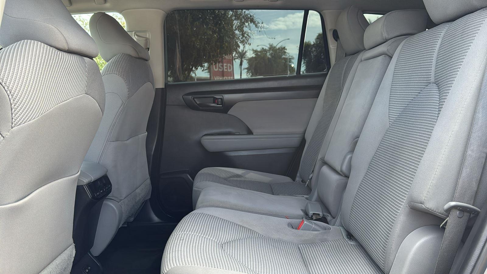 2023 Toyota Highlander Hybrid LE photo 24
