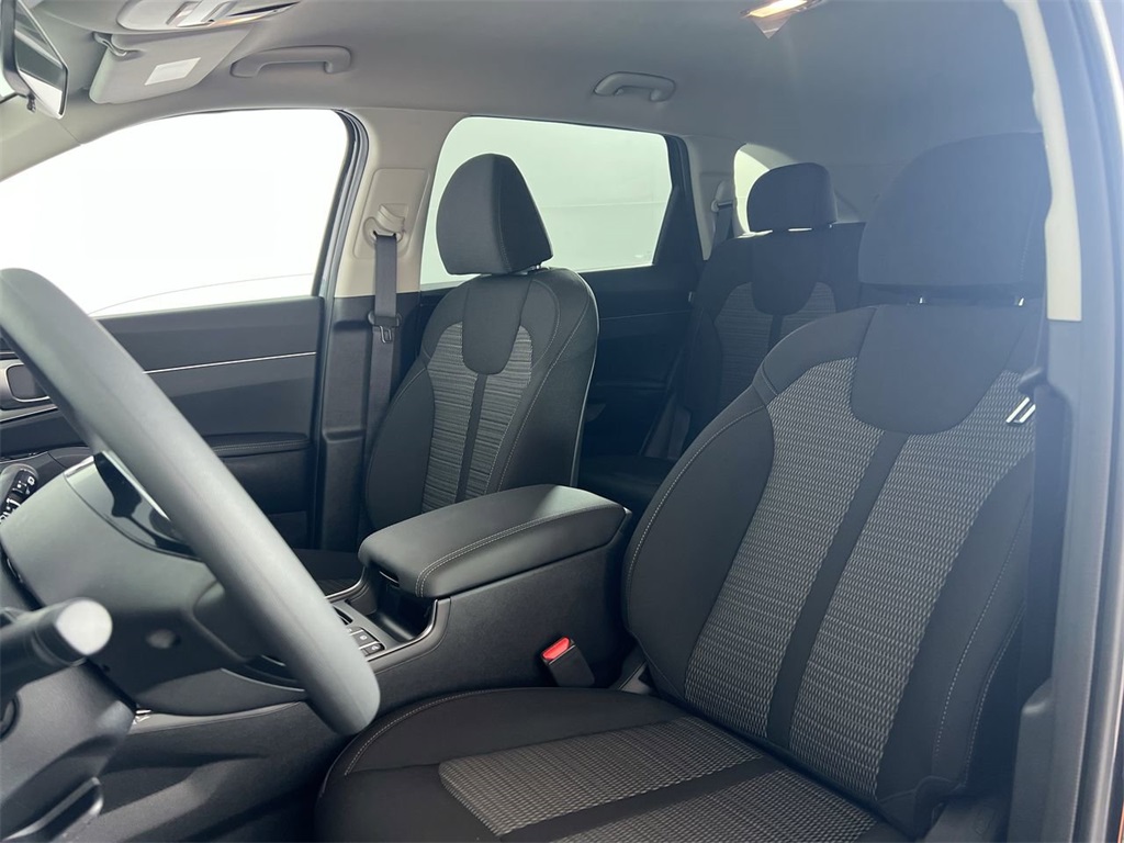 2026 Kia Sorento LX photo 12