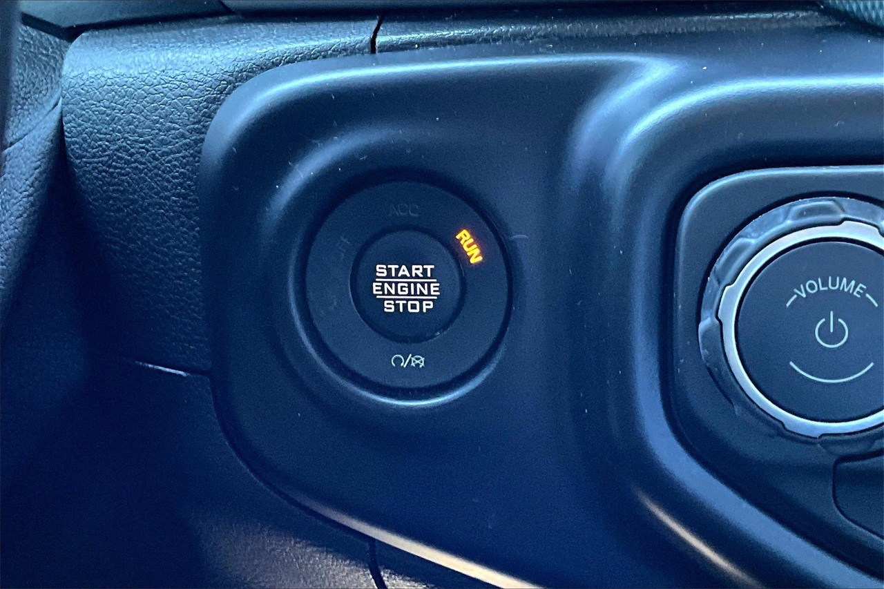 2021 Jeep Gladiator Sport photo 24