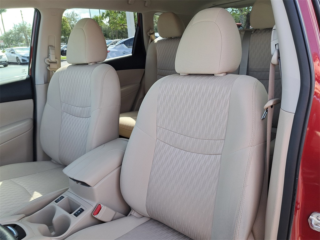 2018 Nissan Rogue SV photo 18