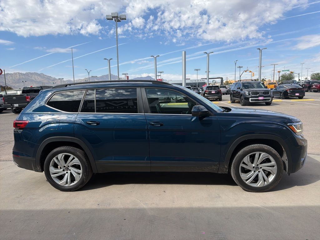 2022 Volkswagen Atlas SE Technology photo 2