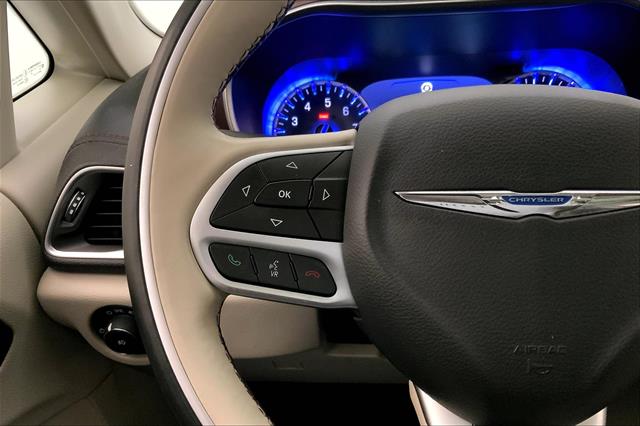 2017 Chrysler Pacifica Limited photo 17