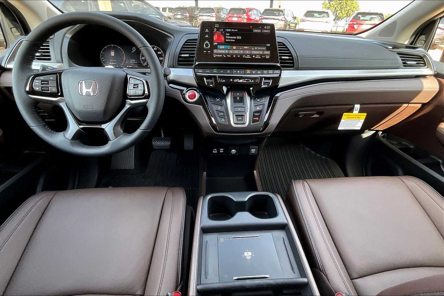2026 Honda Odyssey Touring photo 5
