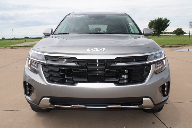 2026 Kia Seltos SX photo 2