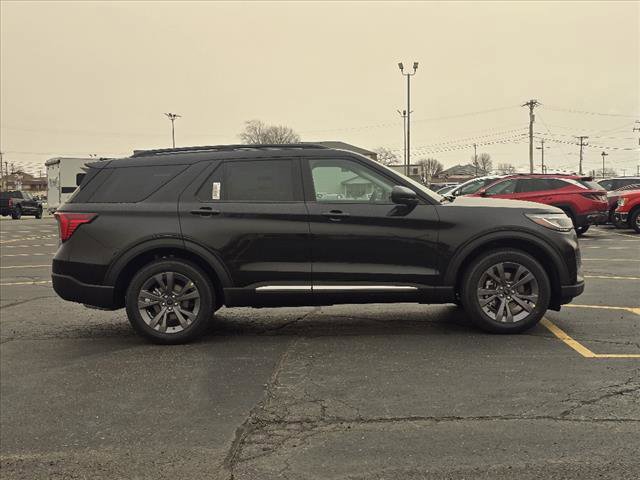 2025 Ford Explorer photo 3